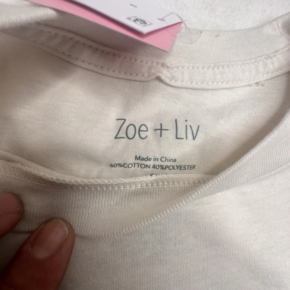 Zoe + Liv Graphic T-shirt Women Calabasas Good Giveaway choose your size 👇 - Picture 5 of 7